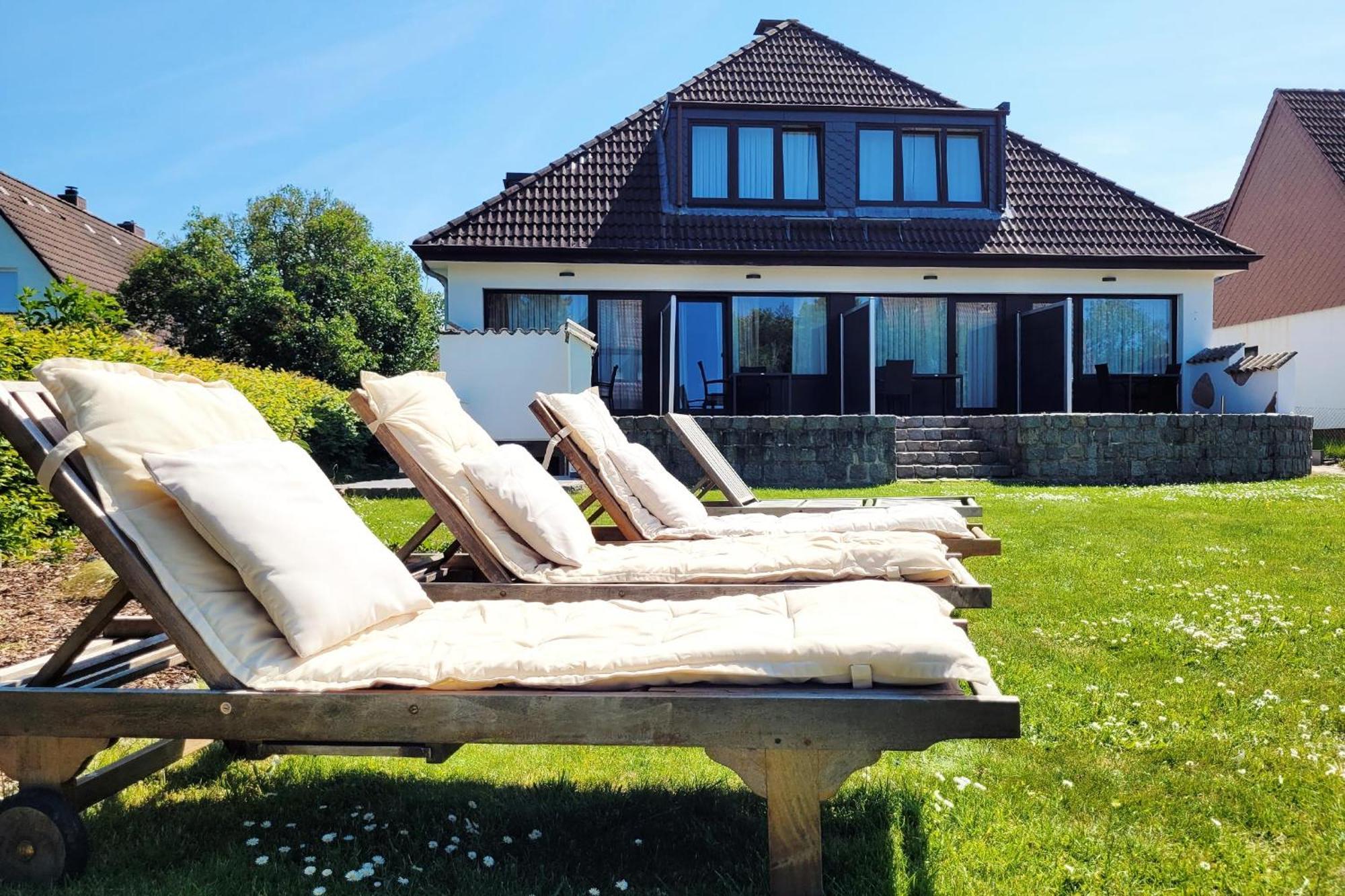 Strandnahe Ferienwohnung - Sehr Modern Und Hochwertig Eingerichtet, Inklusive Parkplatz, Gartenzugang Und Fahrradunterstellmoeglichkeit Scharbeutz Exterior foto