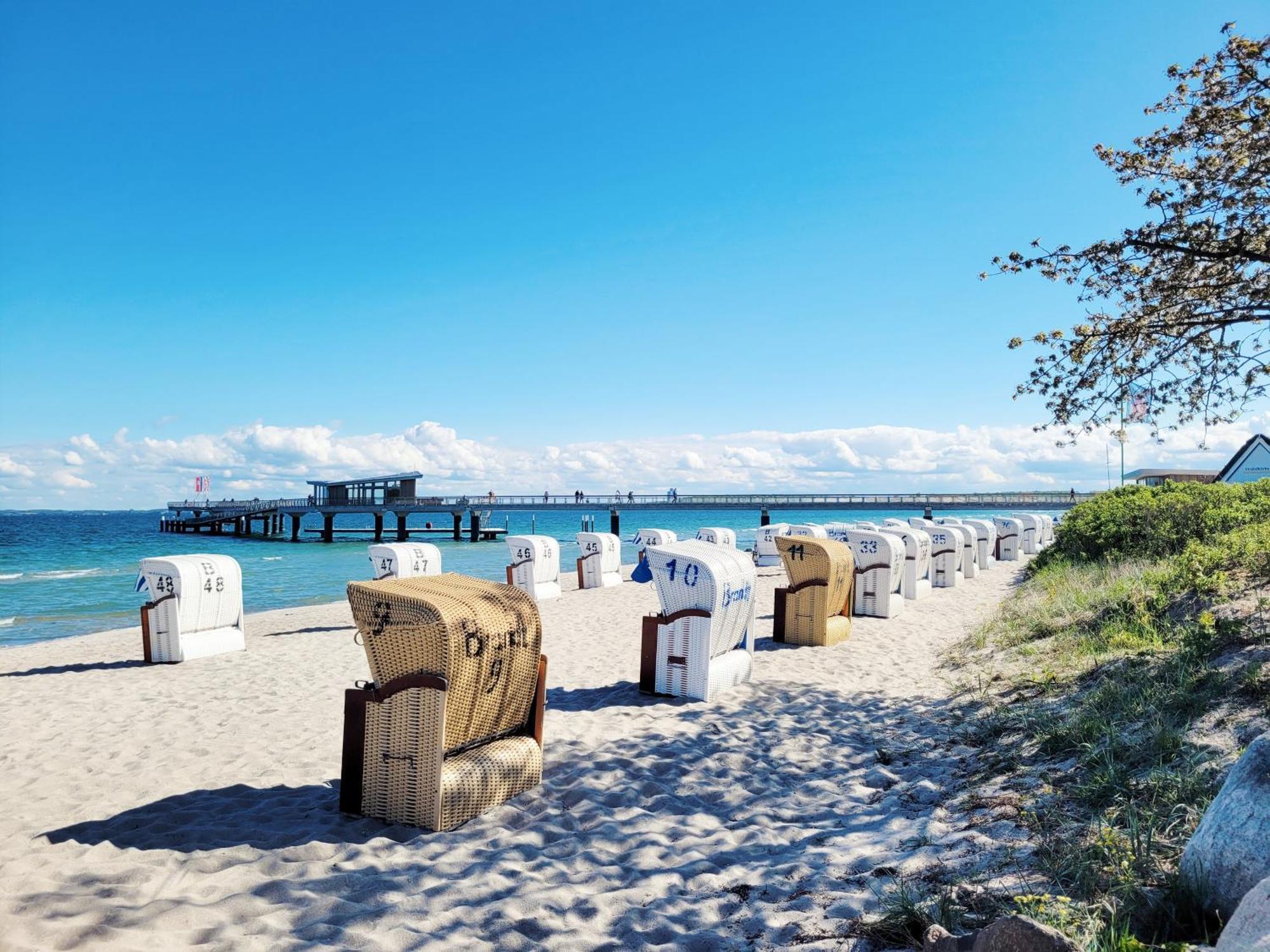 Strandnahe Ferienwohnung - Sehr Modern Und Hochwertig Eingerichtet, Inklusive Parkplatz, Gartenzugang Und Fahrradunterstellmoeglichkeit Scharbeutz Exterior foto